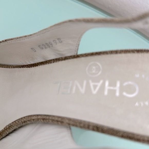 Chanel Designer 38 1/2 Tan Canvas Leather White Chain Platform Shoes 4.5 “ Heel - Picture 9 of 12